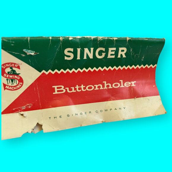 VINTAGE 1960'S SINGER BUTTONHOLER WITH GREEN CASE, BOOK AND ATTACHMENTS - Picture 12 of 12